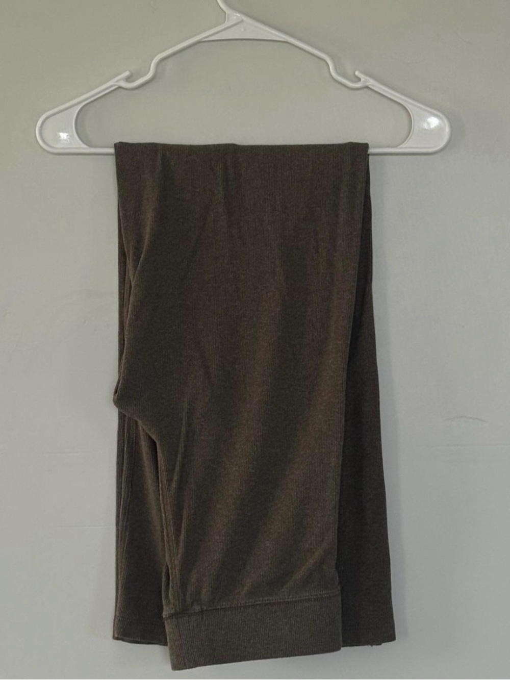 Buck Mason Surplus Rib Weekender pant
(Heather Moss)